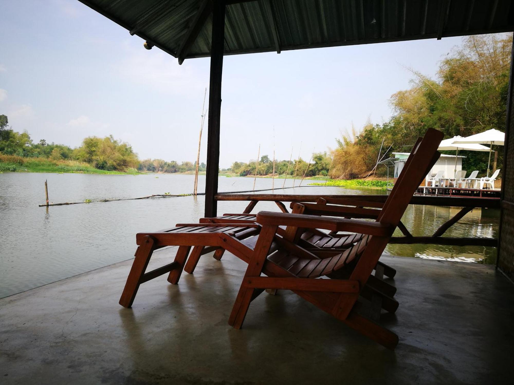River Marina Resort Uthai Thani Room photo