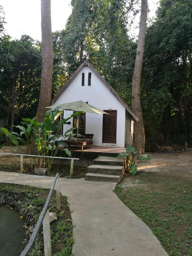 River Marina Resort Uthai Thani Room photo