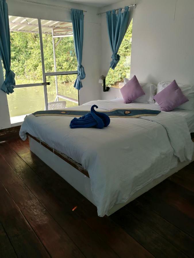 River Marina Resort Uthai Thani Exterior photo